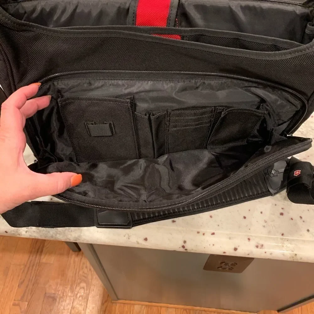 VICTORINOX Swiss Army Laptop Crossbody Bag